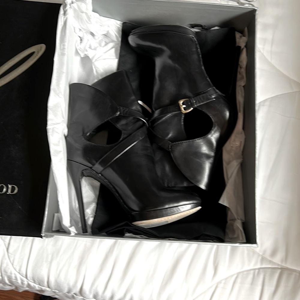 Brian Atwood leather stiletto cut out black booties size 37 1/2